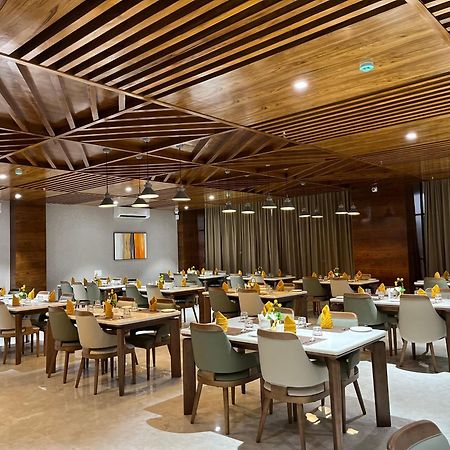 Vits Satyajeet Karad Hotel Kültér fotó