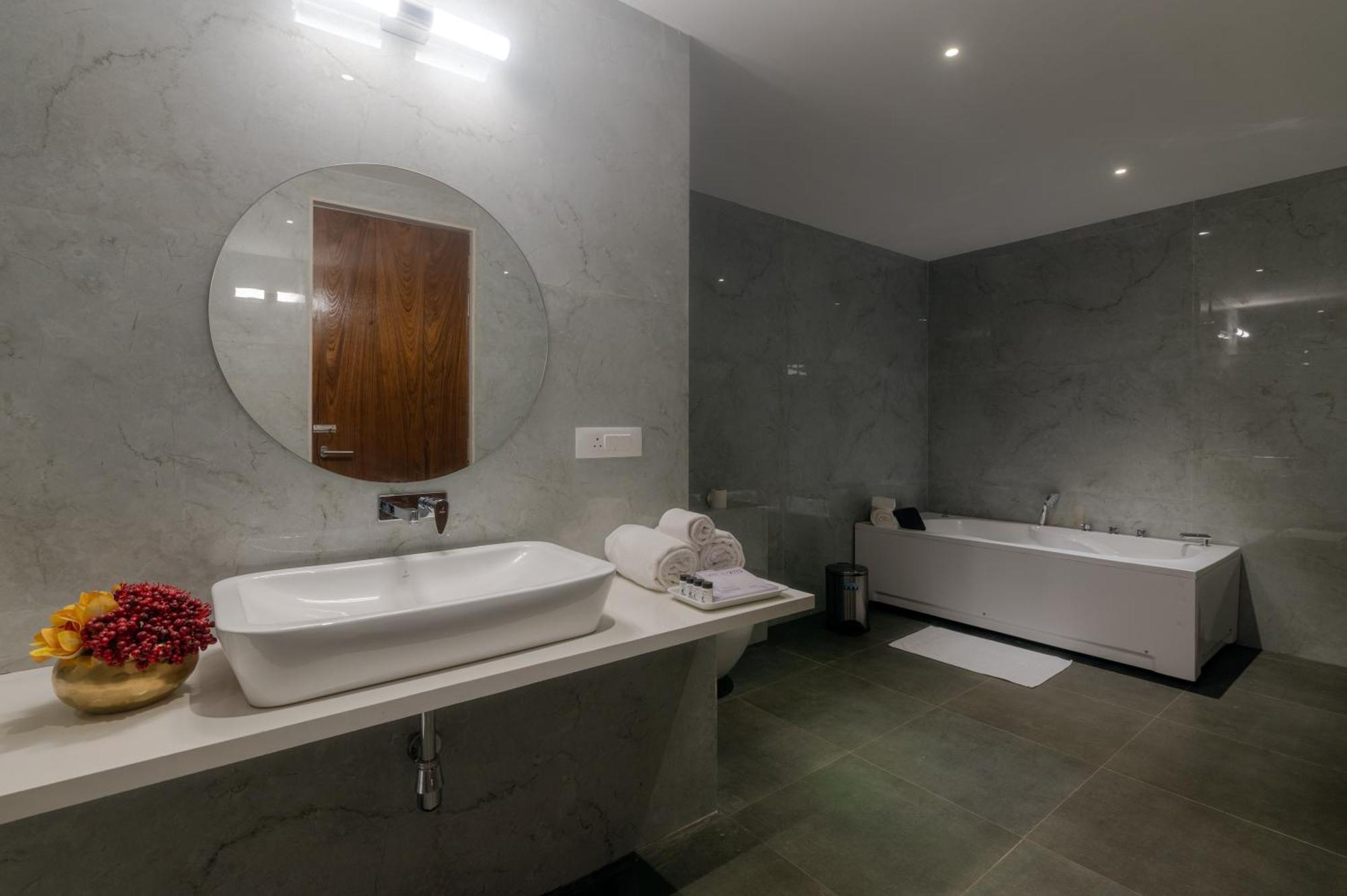 Vits Satyajeet Karad Hotel Kültér fotó