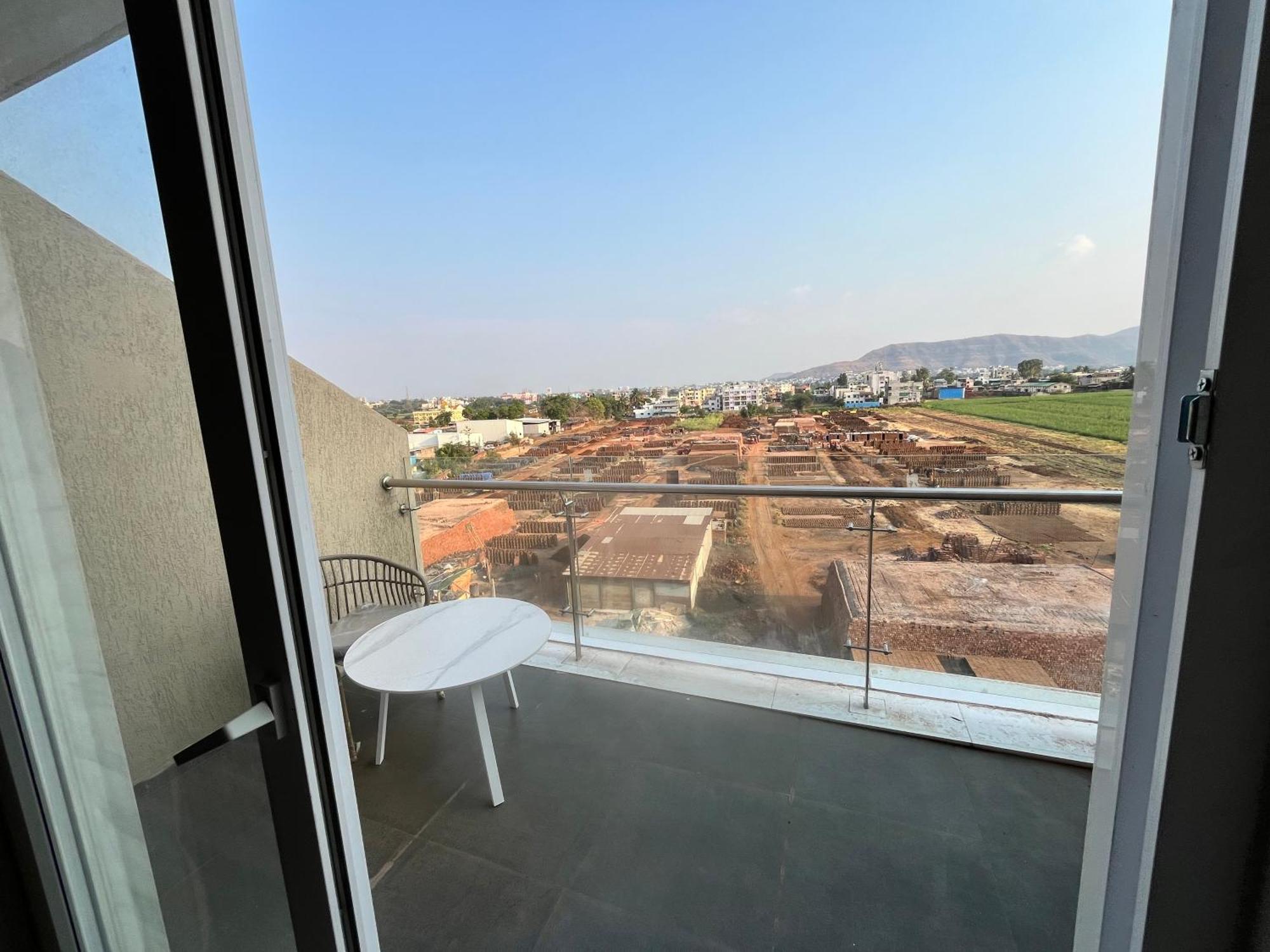 Vits Satyajeet Karad Hotel Kültér fotó