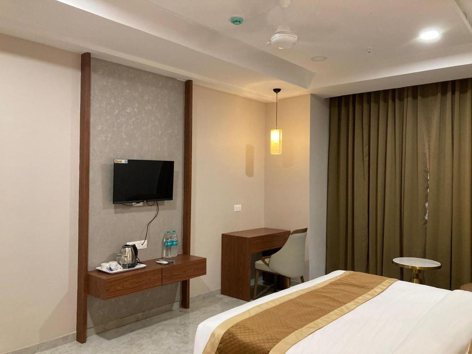 Vits Satyajeet Karad Hotel Kültér fotó