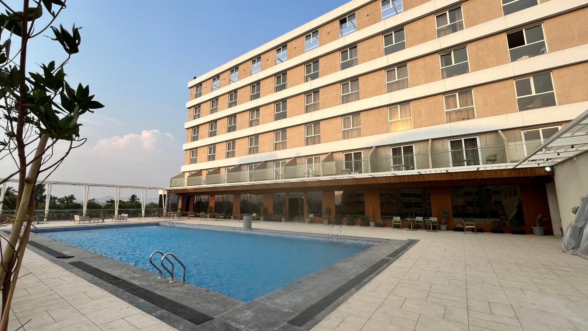 Vits Satyajeet Karad Hotel Kültér fotó