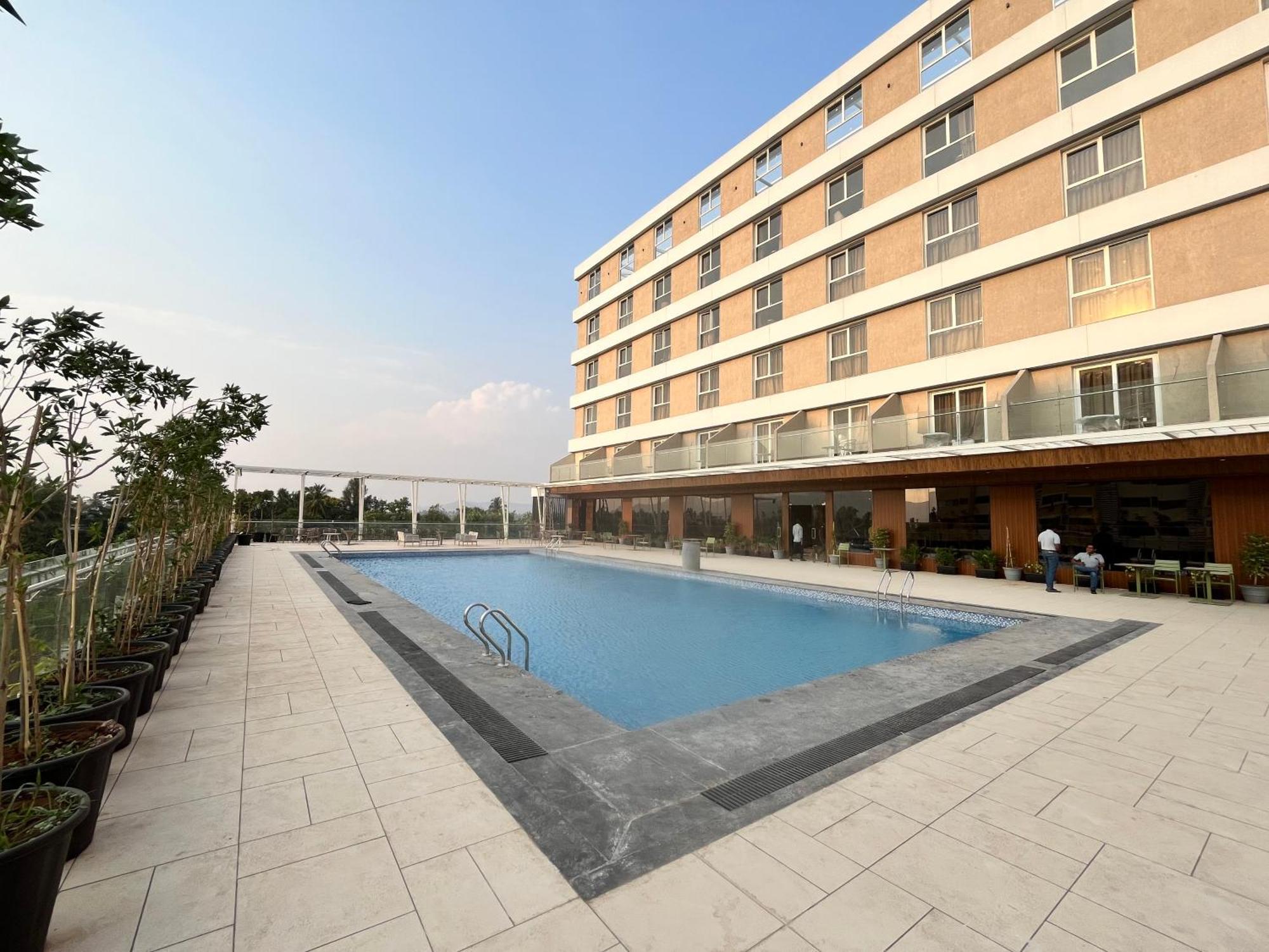 Vits Satyajeet Karad Hotel Kültér fotó