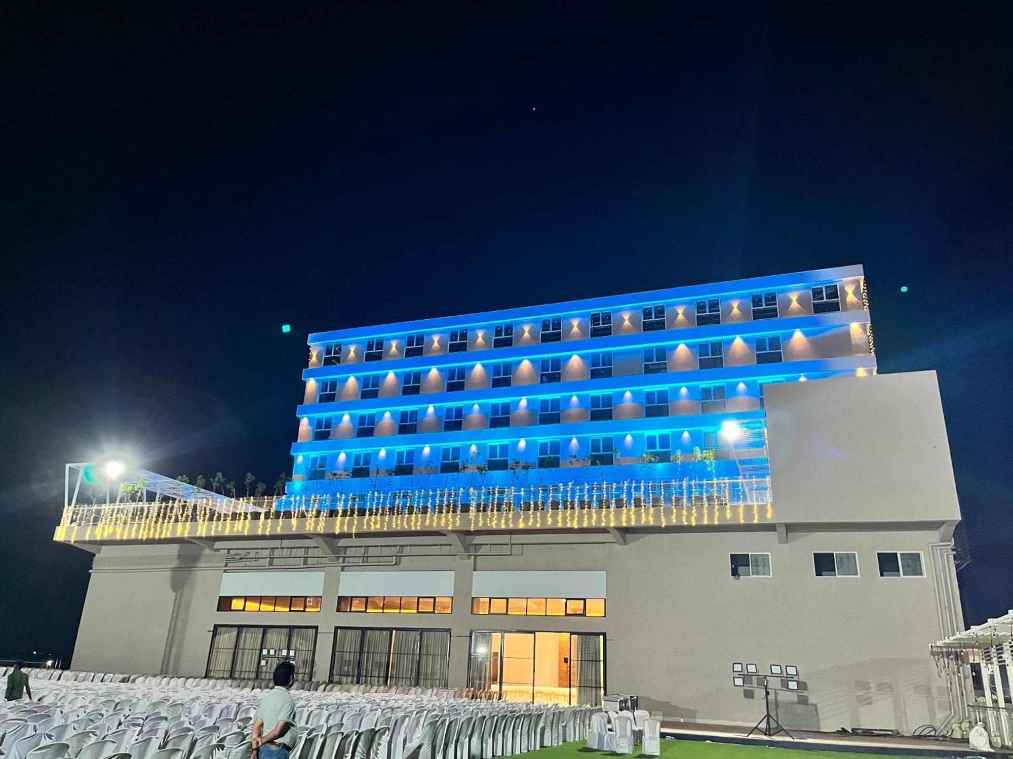 Vits Satyajeet Karad Hotel Kültér fotó
